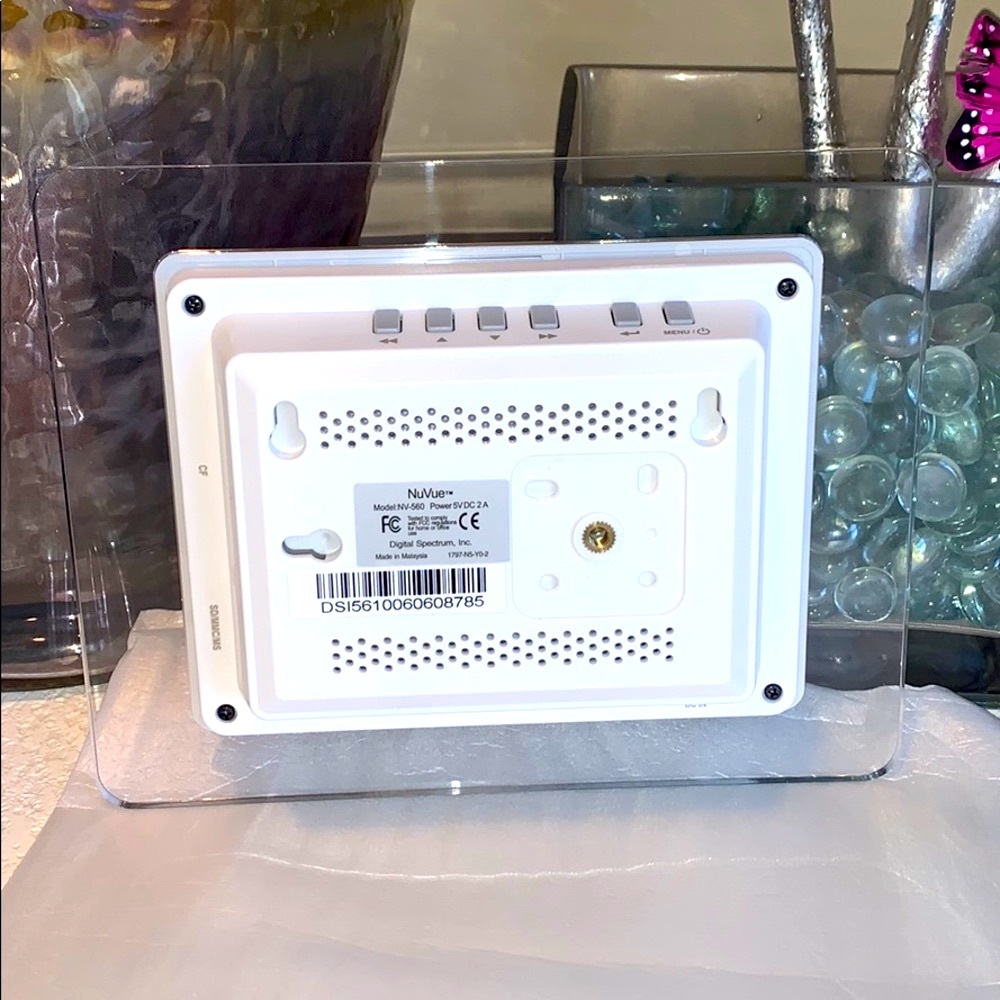 NuVue Digital Slideshow Picture Frame - Picture 6 of 8